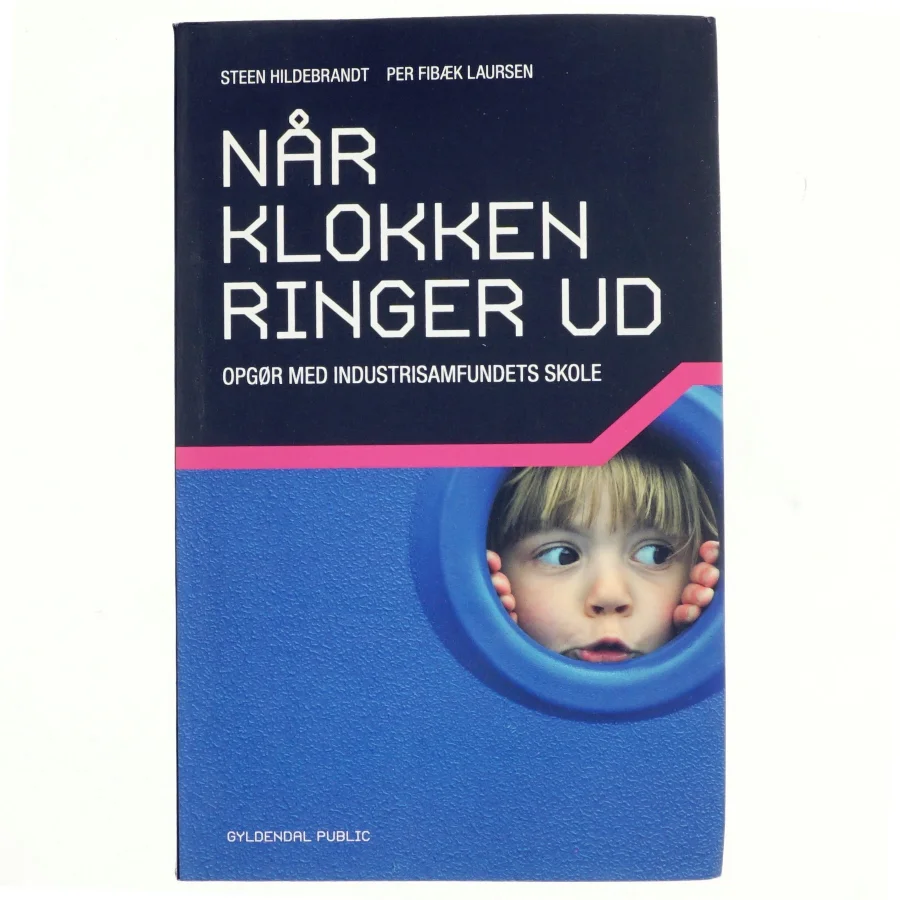 Når klokken ringer ud : opgør med industrisamfundets skole af Steen Hildebrandt (Bog)