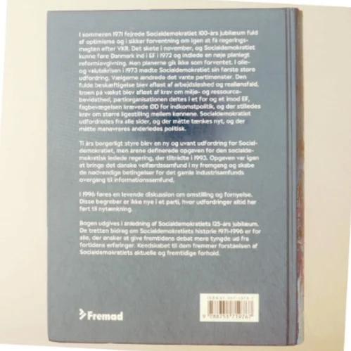 Udfordring og omstilling : bidrag til Socialdemokratiets historie 1971-1996 (Bog)