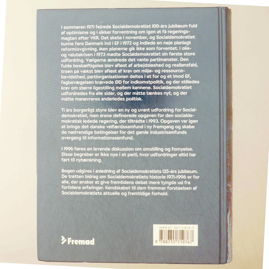 Udfordring og omstilling : bidrag til Socialdemokratiets historie 1971-1996 (Bog)