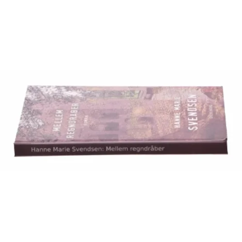 Mellem regndråber af Hanne Marie Svendsen (Bog)