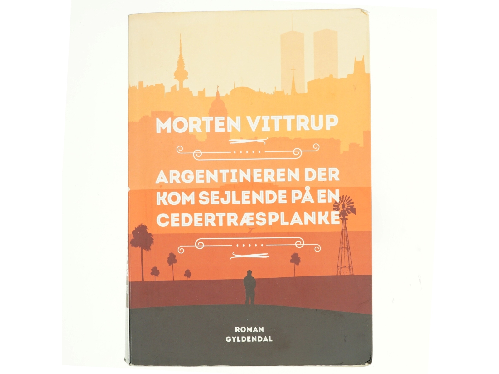Argentineren der kom sejlende på en cedertræsplanke : roman af Morten Vittrup (f. 1983) (Bog)
