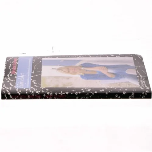 Højt elsket : en families kamp mod kontrolleret spiseforstyrrelse af Kirsten Carlsen (f. 1988) (Bog)