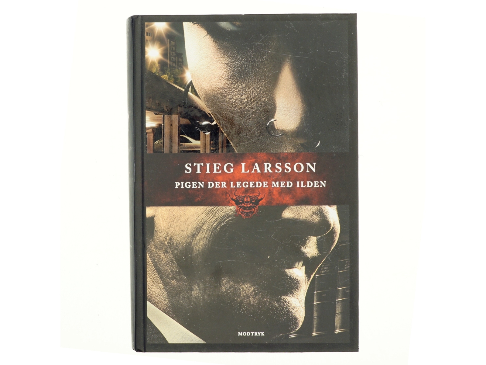 Pigen der legede med ilden. 2 af Stieg Larsson (Bog)