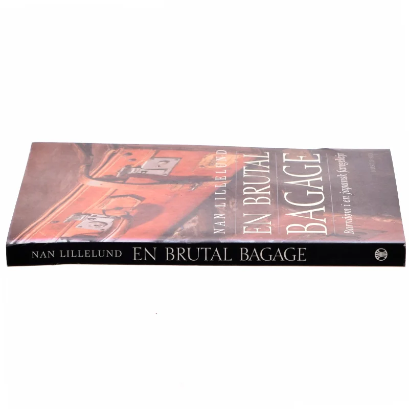 En brutal bagage : barndom i en japansk fangelejr af Nan Lillelund (Bog)