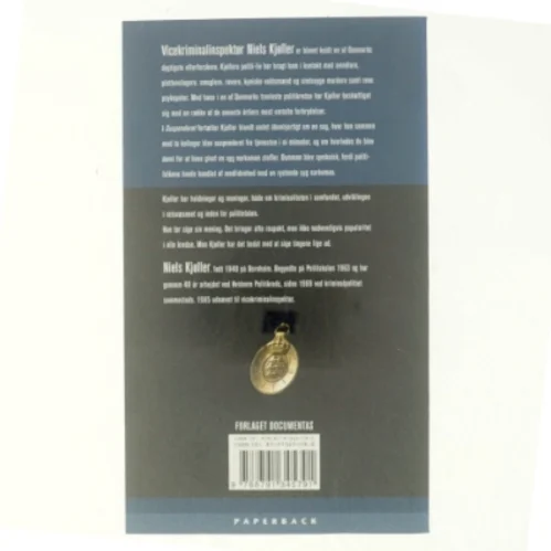 Suspenderet : et politi-liv blandt mordere og røvere af Niels Kjøller (Bog)