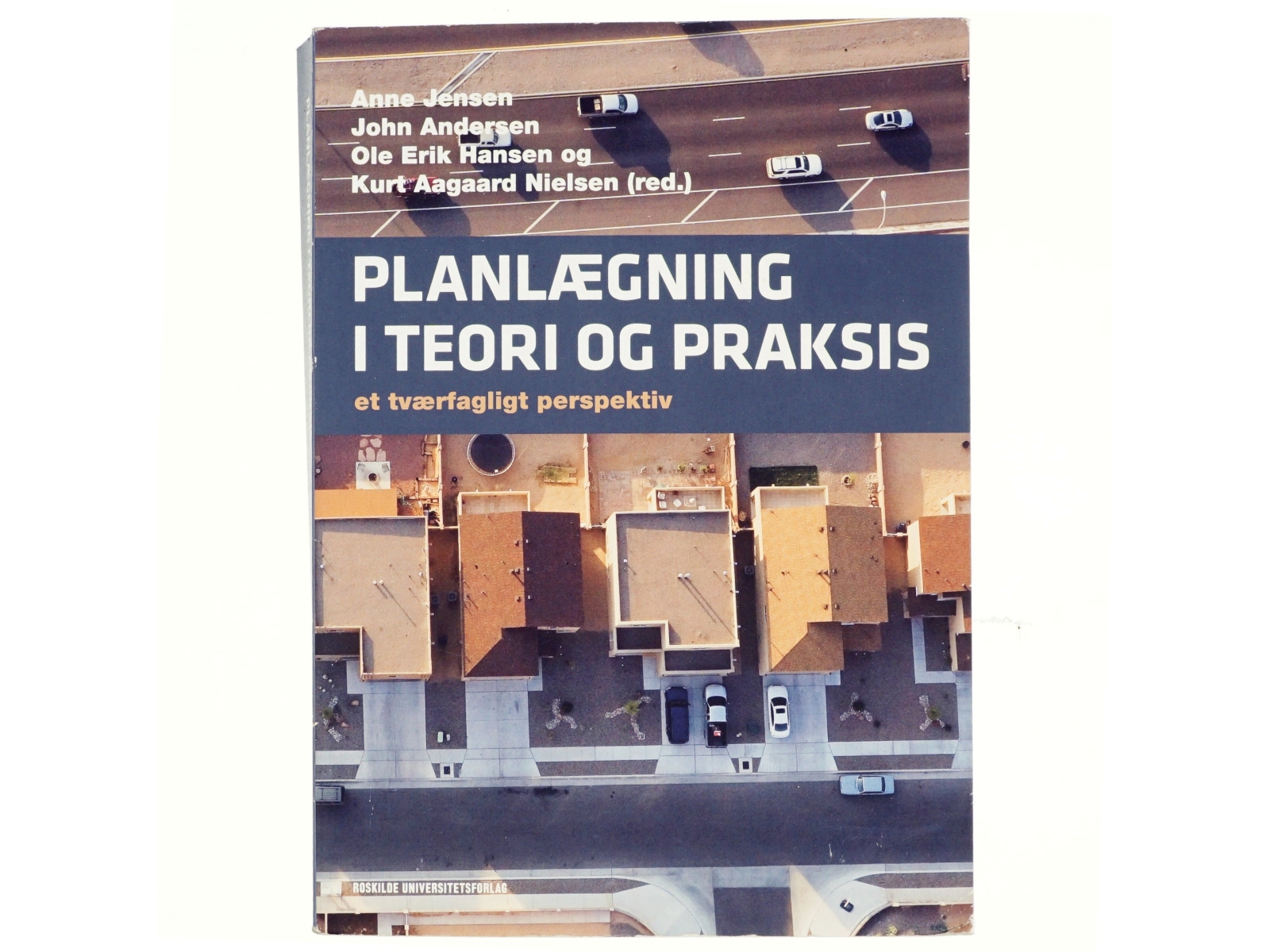 Planlægning i teori og praksis : et tværfagligt perspektiv af Anne Jensen (f. 1967-07-13) (Bog)