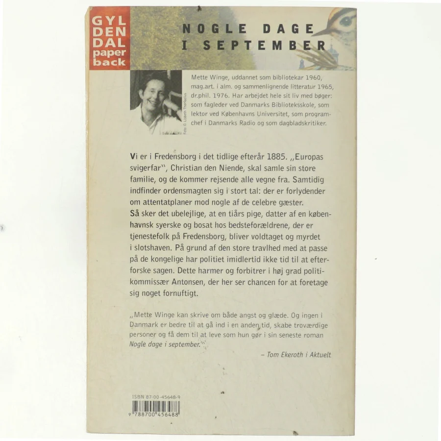 Nogle dage i september : en familieroman af Mette Winge (Bog)