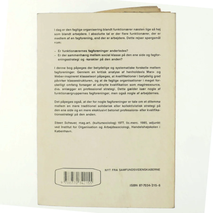Fagforeninger mellem kollektiv og profession af Steen Scheuer (Bog)