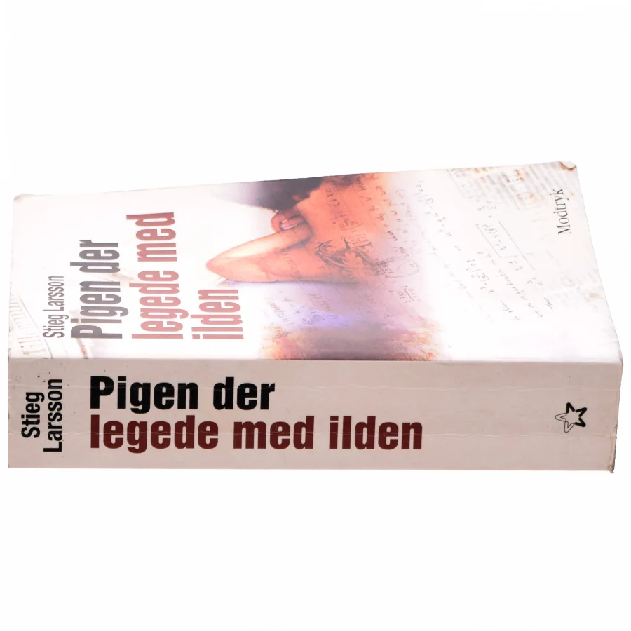 Pigen Der Legede Med Ilden (Millennium, 2. Bind) af Stieg Larsson (Bog)