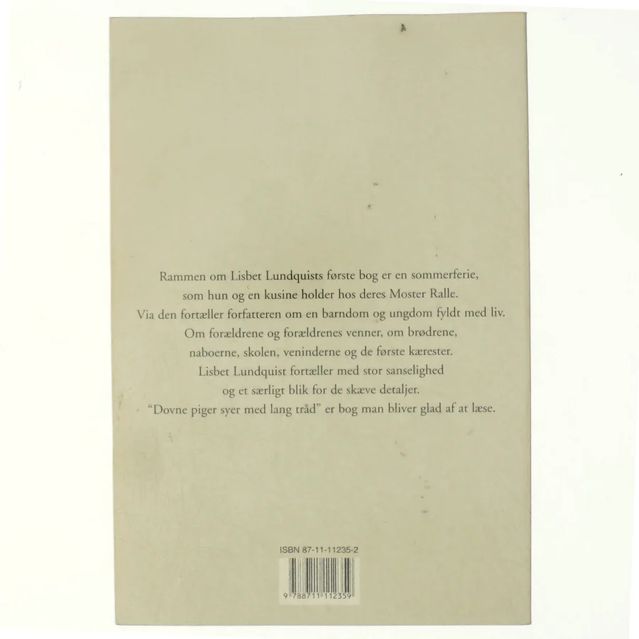 Dovne piger syer med lang tråd : delvist sandfærdige erindringer af Lisbet Lundquist (Bog)