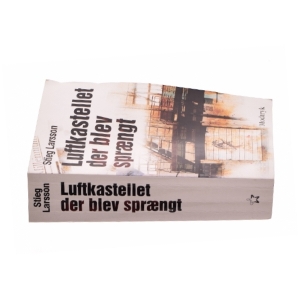 Luftkastellet Der Blev Spraengt (af Stieg Larsson) [Imported] [Paperback] (Danish) (Millennium, 3. Bind) af Stieg Larsson (Bog)