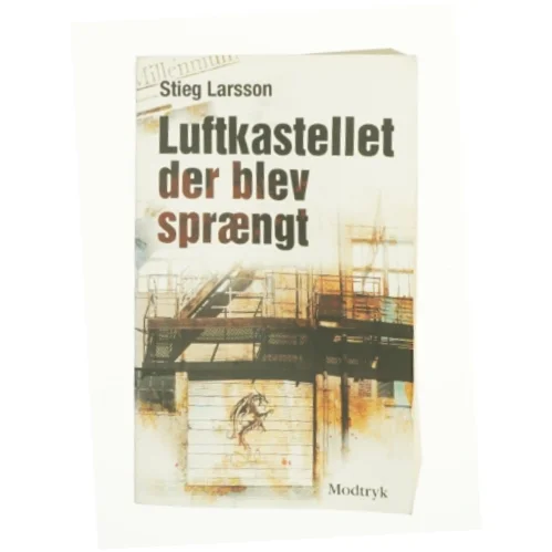 Luftkastellet Der Blev Spraengt (af Stieg Larsson) [Imported] [Paperback] (Danish) (Millennium, 3. Bind) af Stieg Larsson (Bog)