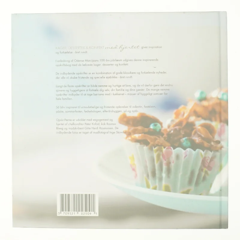 Kager, desserter og konfekt med hjertet (Bog)