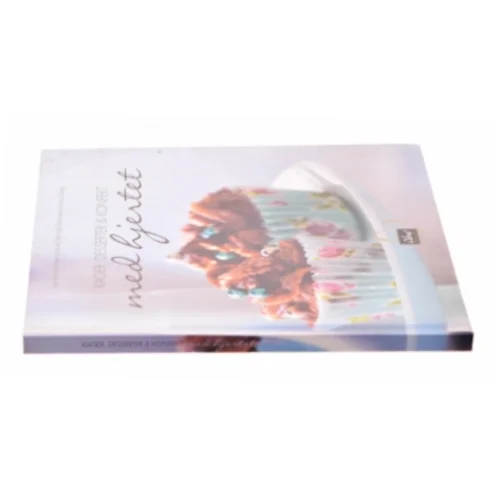 Kager, desserter og konfekt med hjertet (Bog)