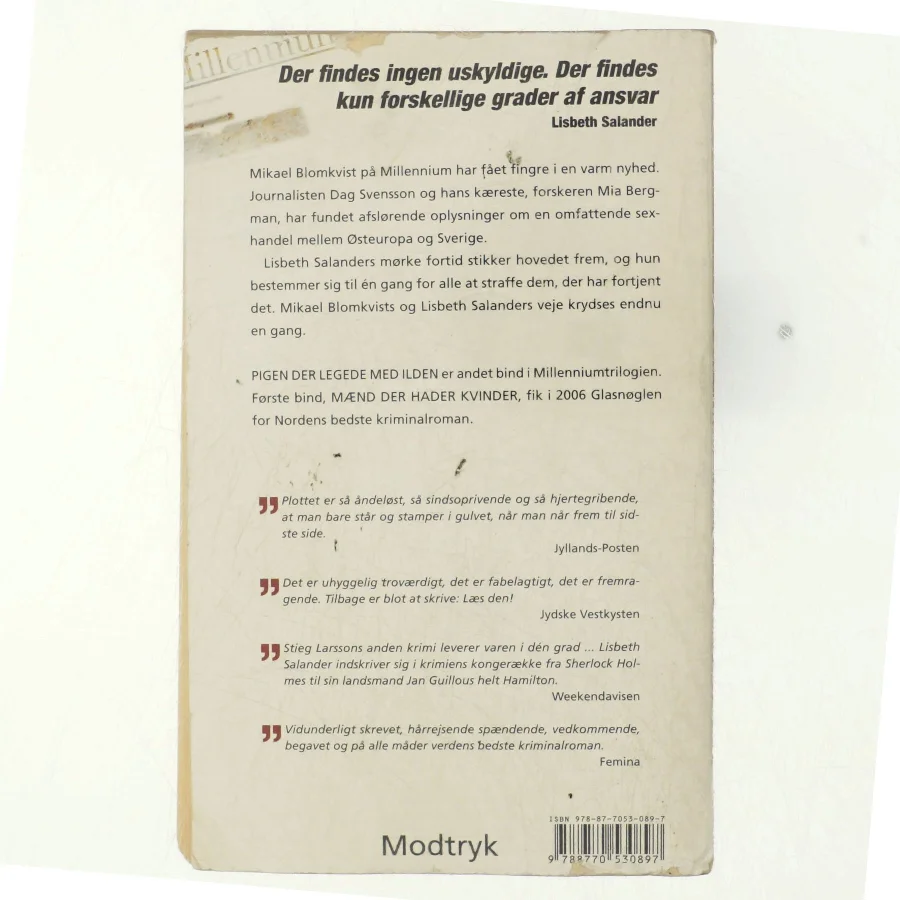 Pigen der legede med ilden (Millennium, 2. Bind) af Stieg Larsson (Bog)