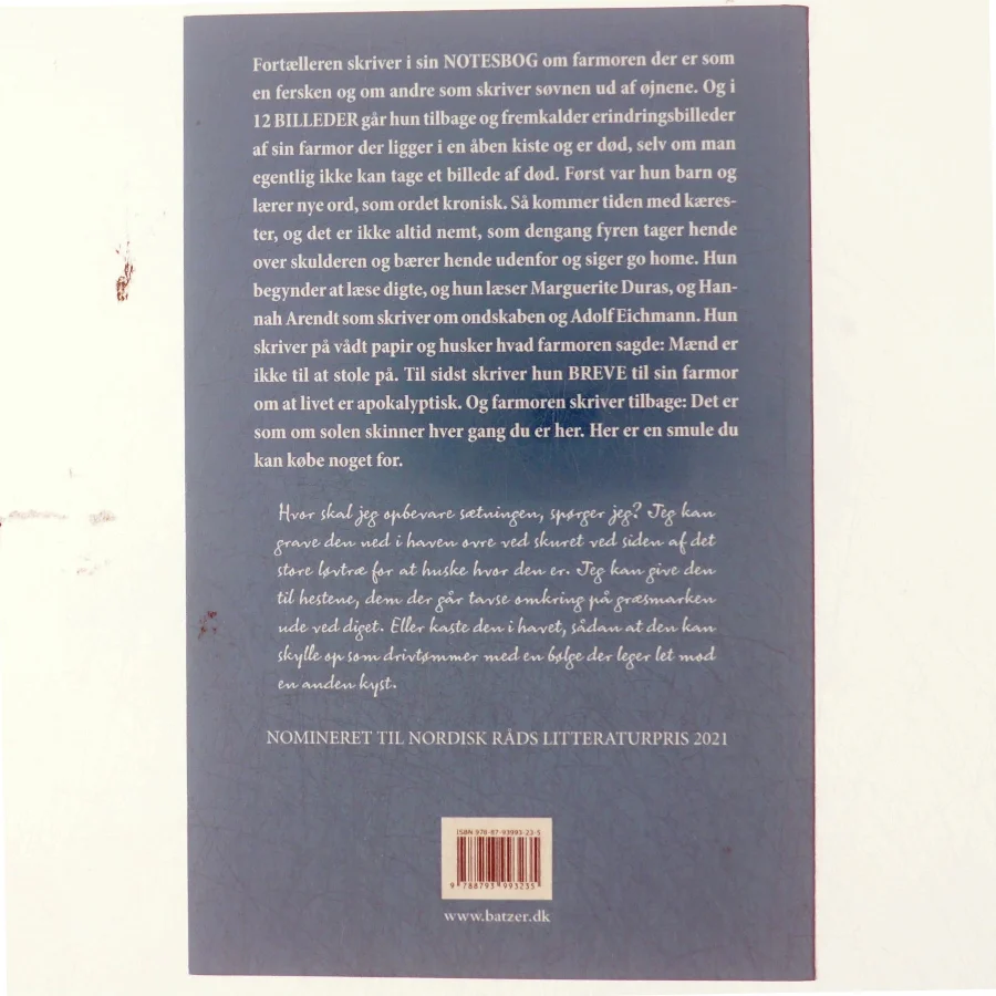 Jeg skriver på vådt papir : poesi af Lív Maria Róadóttir Jæger (f. 1981) (Bog)