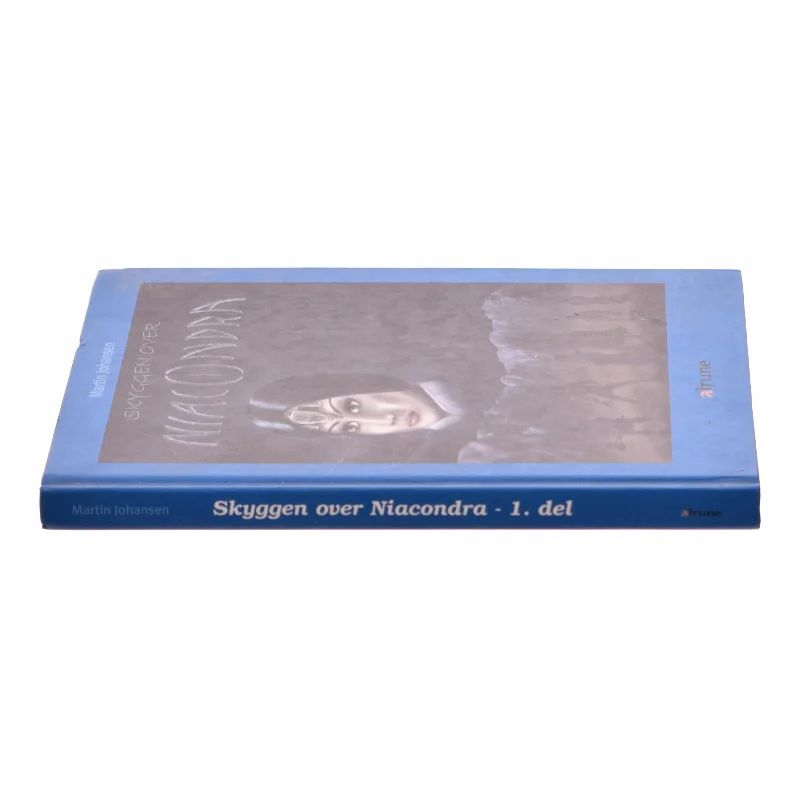Skyggen over Niacondra af Martin Johansen fra Bog