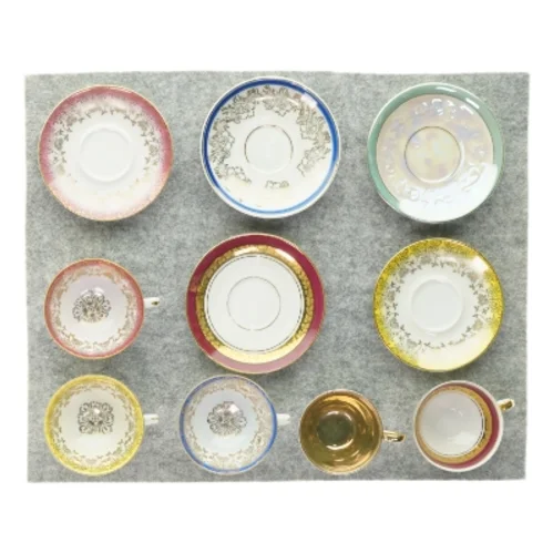 Forskellige kopper og underkopper 5 stk. (str. 6 x 10cm og 12cm)