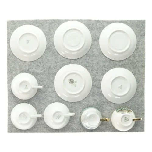 Forskellige kopper og underkopper 5 stk. (str. 6 x 10cm og 12cm)