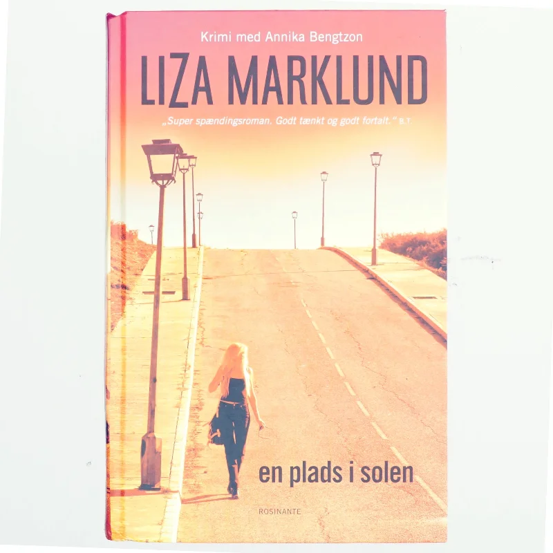 En plads i solen : krimi af Liza Marklund (Bog)