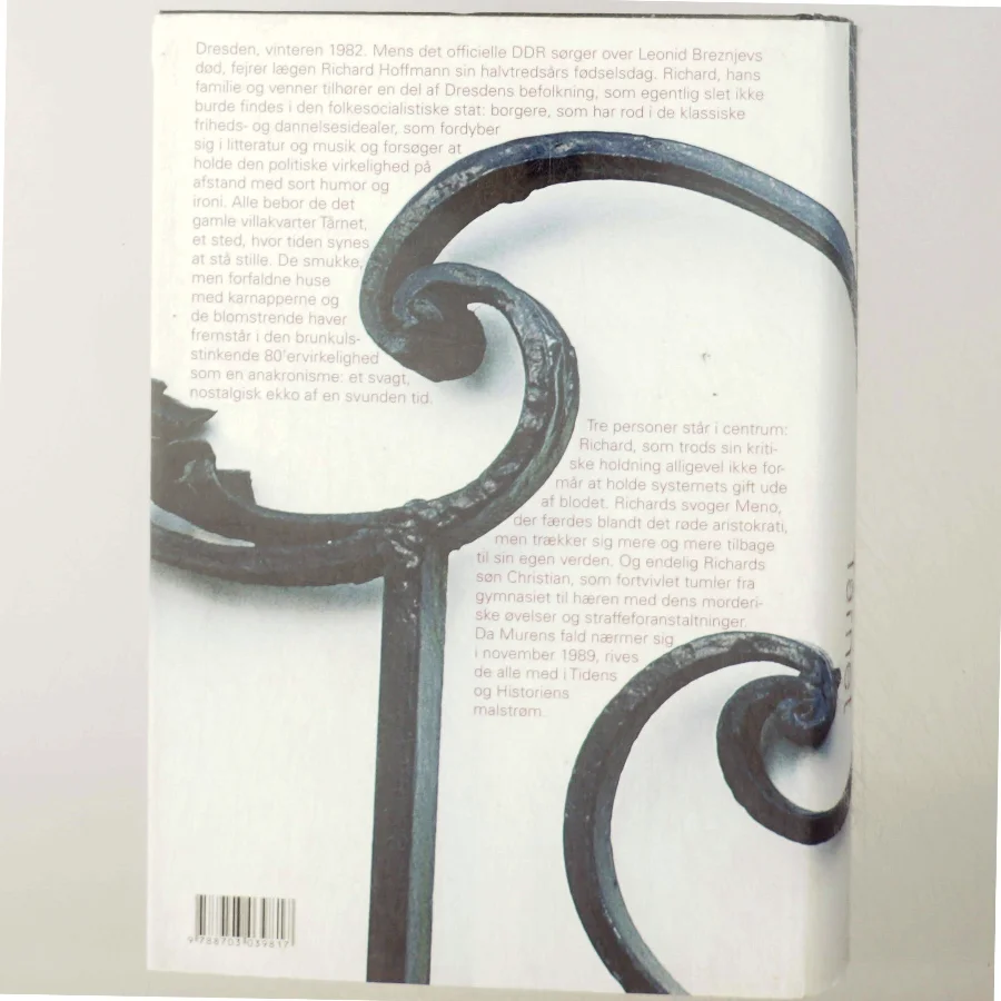 Tårnet : historie fra et sunket land : roman af Uwe Tellkamp (Bog)