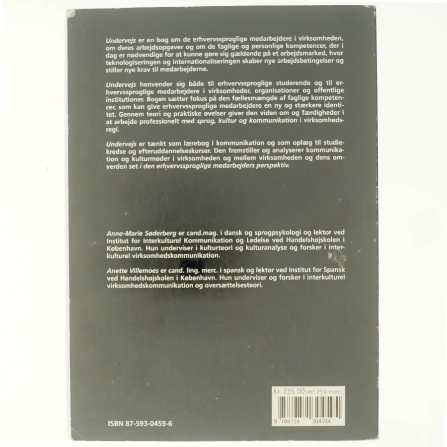 Undervejs : sprog, kultur og kommunikation i den erhvervssproglige medarbejders perspektiv (Bog)