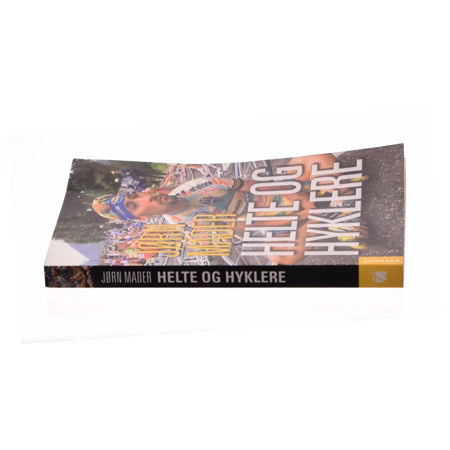 Helte og hyklere af Jørn Mader (Bog)
