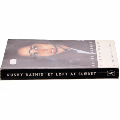 Et løft af sløret : Bogen er tilegnet mine endnu ufødte børn, min kæreste Janu og min kloge Monu. af Rushy Rashid (Bog)