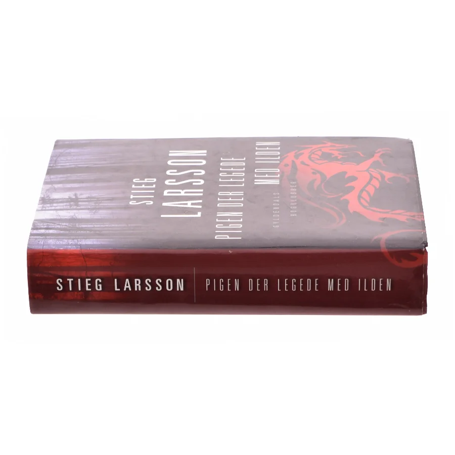 Pigen der legede med ilden af Stieg Larsson (Bog)