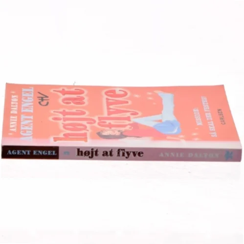 Højt at flyve af Annie Dalton (Bog)