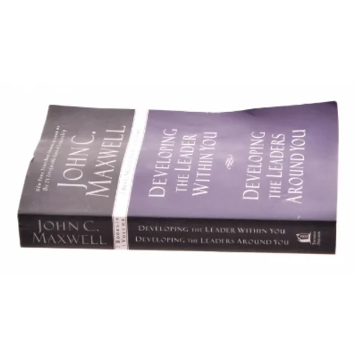 Ie Maxwell 2in1 Developing Leaders Around Within You Paperback | Indigo Chapters (Bog)