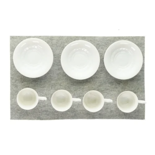 Sæt (4 kopper og 4 underkopper) 4 stk. (str. 7x7cm og 13cm)