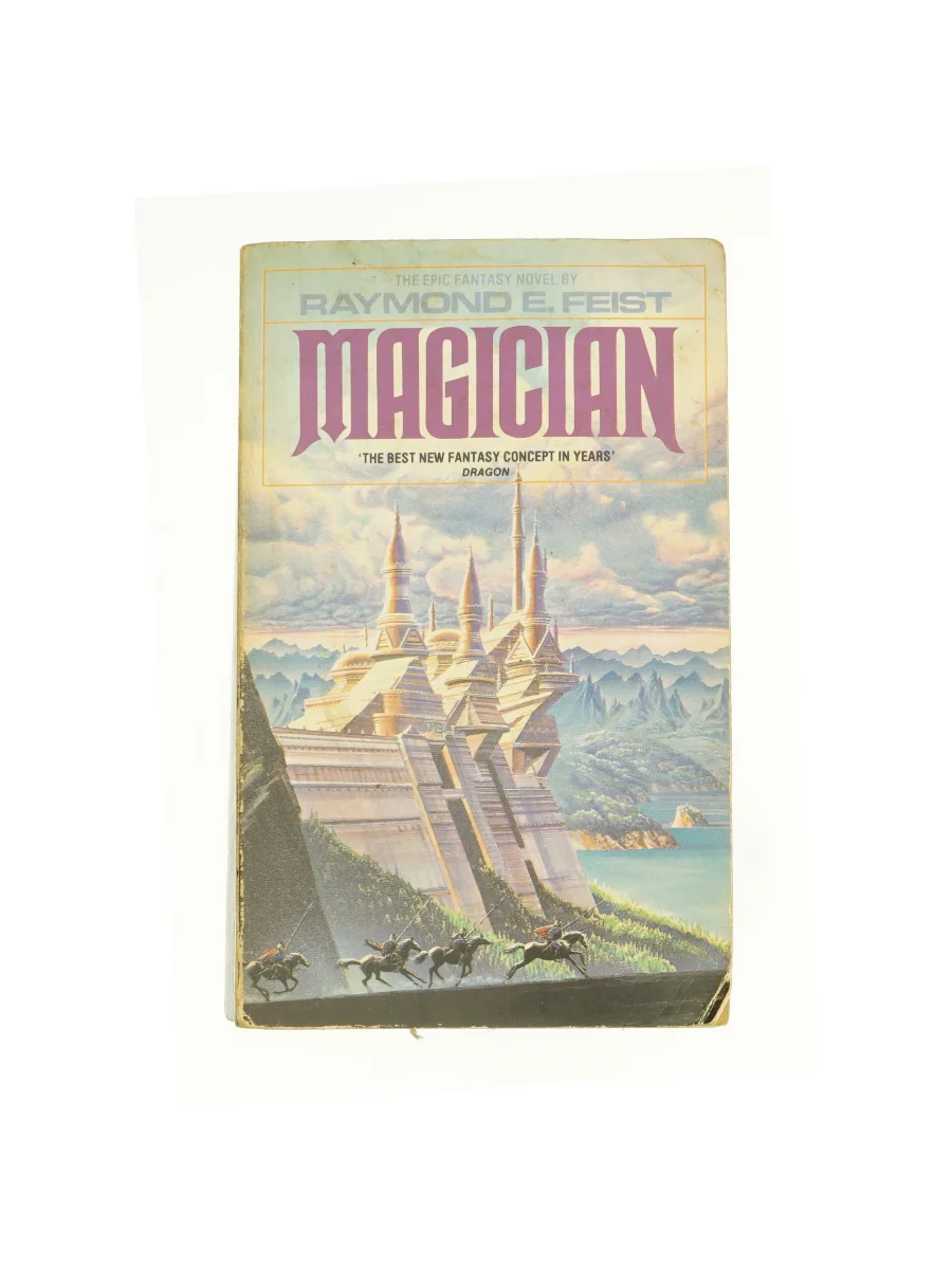 Forsiden af Magician (Voyager Classics) af Feist, Raymond E. af Feist, Raymond E