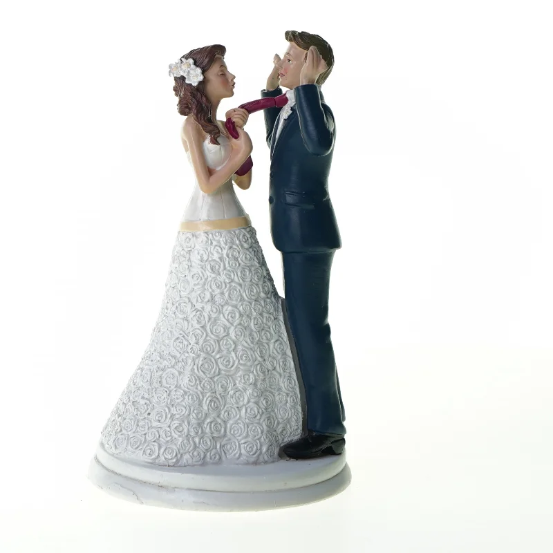 Brud og gom til bryllups-kage fra Dekora (str. 12 gang en 20 cm)