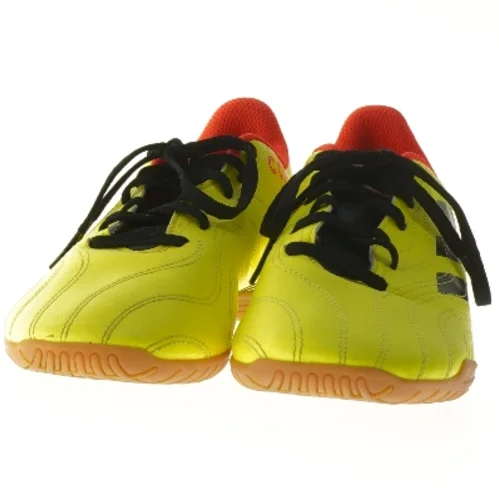 Indendørs fodboldsko str. 40 fra Adidas (str. 40 )