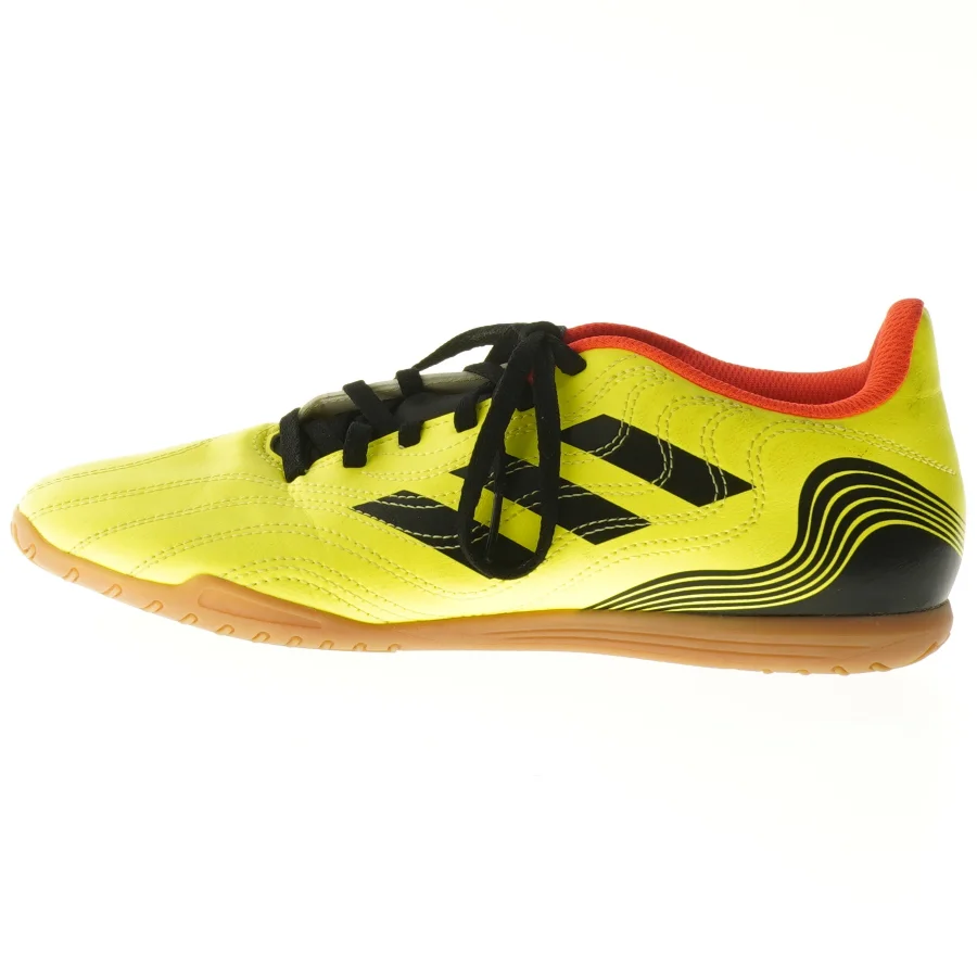 Indendørs fodboldsko str. 40 fra Adidas (str. 40 )