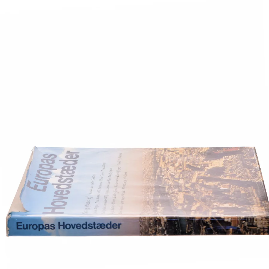 Europas Hovedstæder af Eva Bendix, Anders Bodelsen, Johan Borgen, Jens Branner, Odd Brochmann, Maria Crone, Tage Ellinger, Carl Johan Elmquist, Willy-August Linnemann, Hans Lyngby Jepsen, Zofia Melybe, Hakon Mielche, Bjarne Nørrelund, Klaus Rifbjerg, Henrik V. Ringsted, Ebbe Sadolin, Jens August Schade, Hans Scherfig, Ole Storm (Bog)