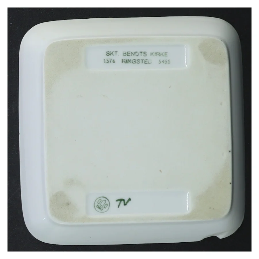 Keramisk askebæger med Skt. Bendts Kirke motiv fra B&G (str. 12 x 12 cm)