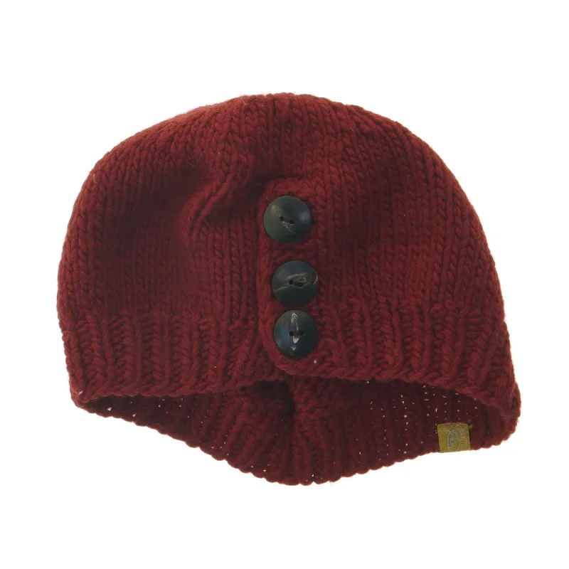 Strikket hue med knapper (str. Ø 23 cm)
