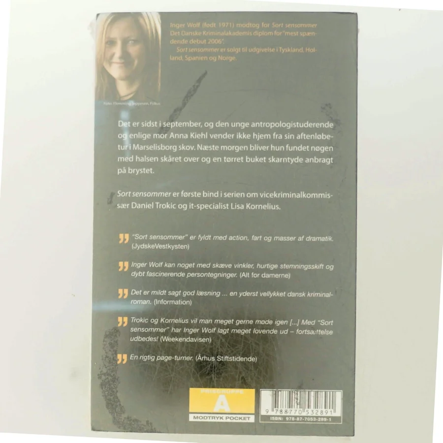 Sort sensommer af Inger Wolf (Bog)