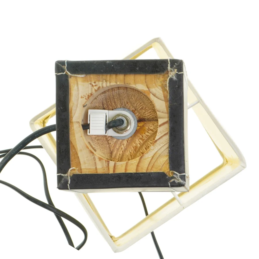 Bordlampe med kvadratisk base (str. 33,5 cm)