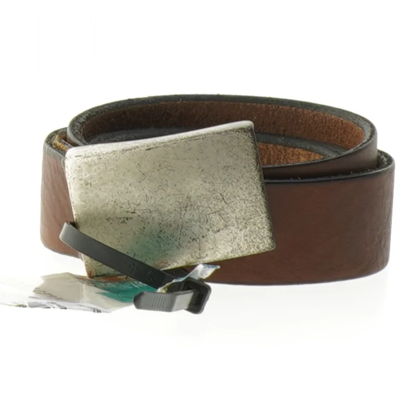 Brun læderbælte med metalspænde (str. 104 cm)