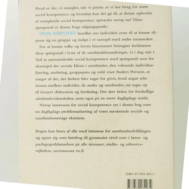 Social kompetence : når individet, de andre og samfundet mødes af Anders Persson (f. 1956) (Bog)