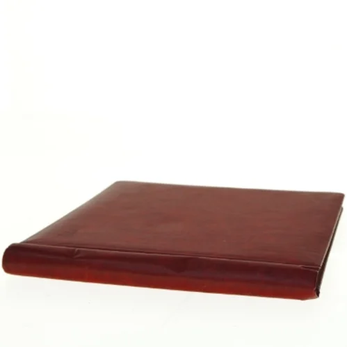 Fotobog i rødt omslag (str. 26 x 25 cm)