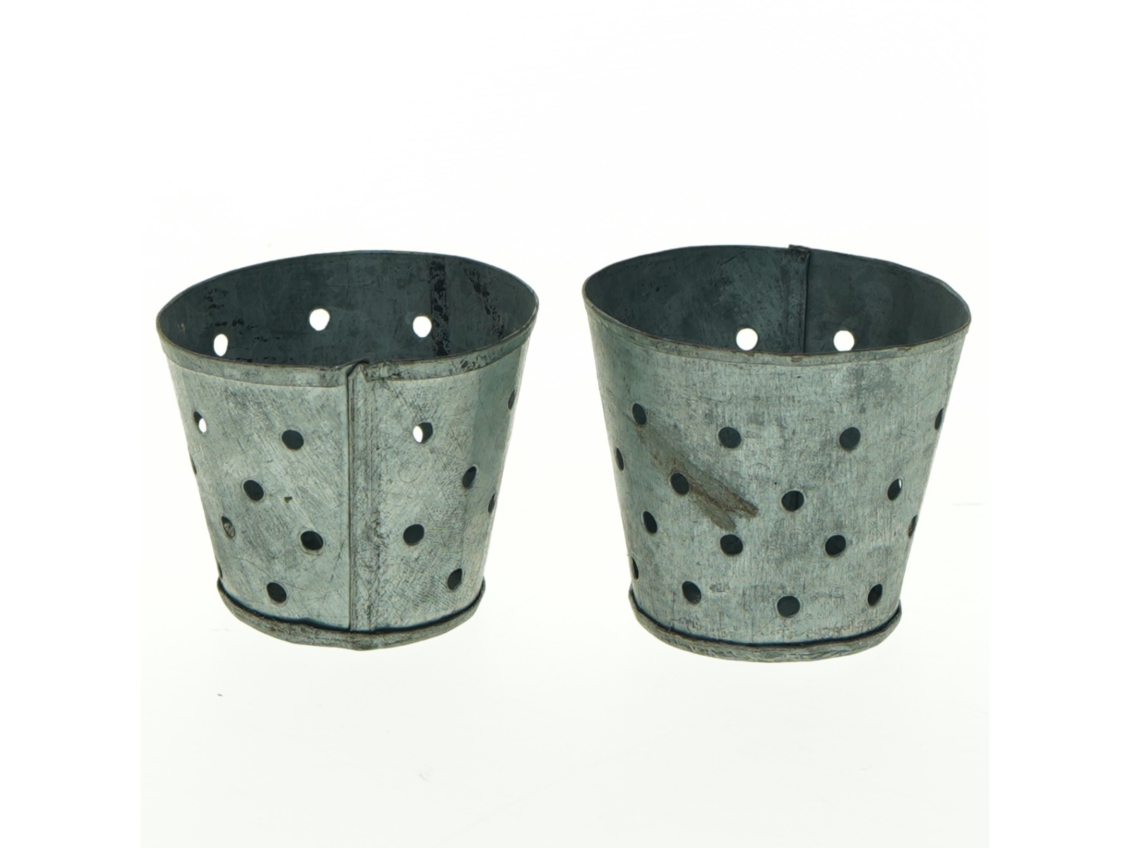 Gennembrudte metalpotter til fyrfadslys eller lign. fra Broste (str. 5 x ø 6 cm)