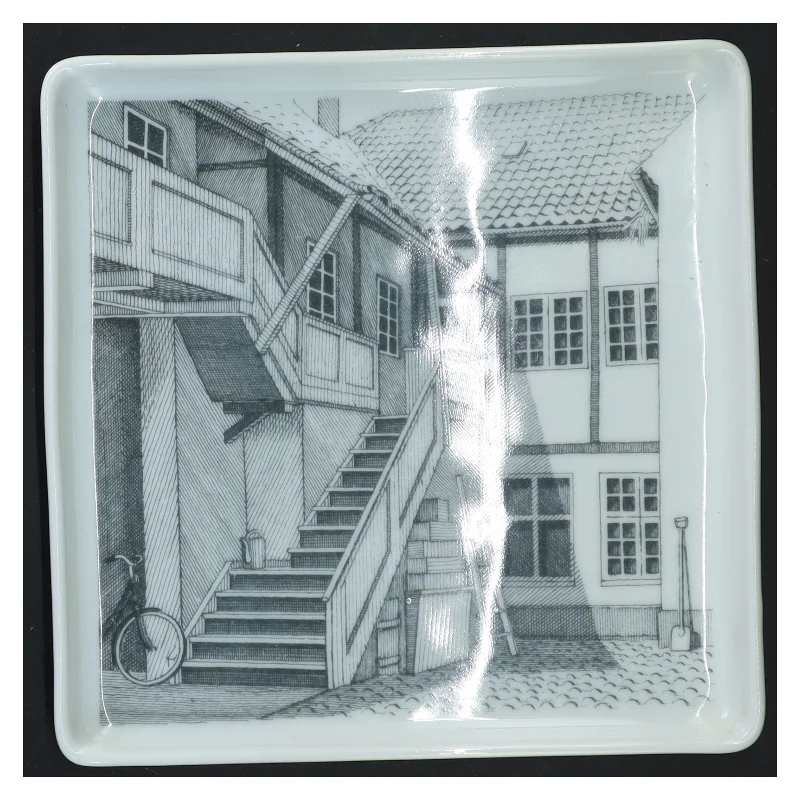 Porcelænstallerken med motiv (str. 19x19x2 cm)