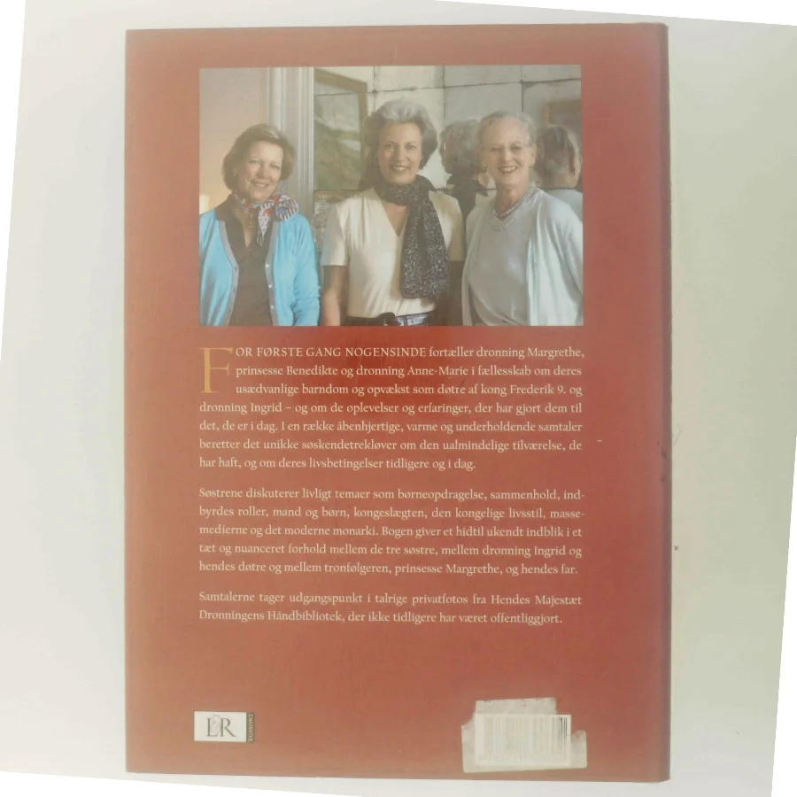 Tre søstre : samtaler mellem dronning Margrethe, prinsesse Benedikte og dronning Anne-Marie af Jon Bloch Skipper (Bog)