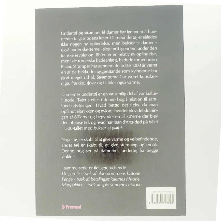 Damernes undertøj : træk af beklædningens historie af Torben Svendrup (Bog)