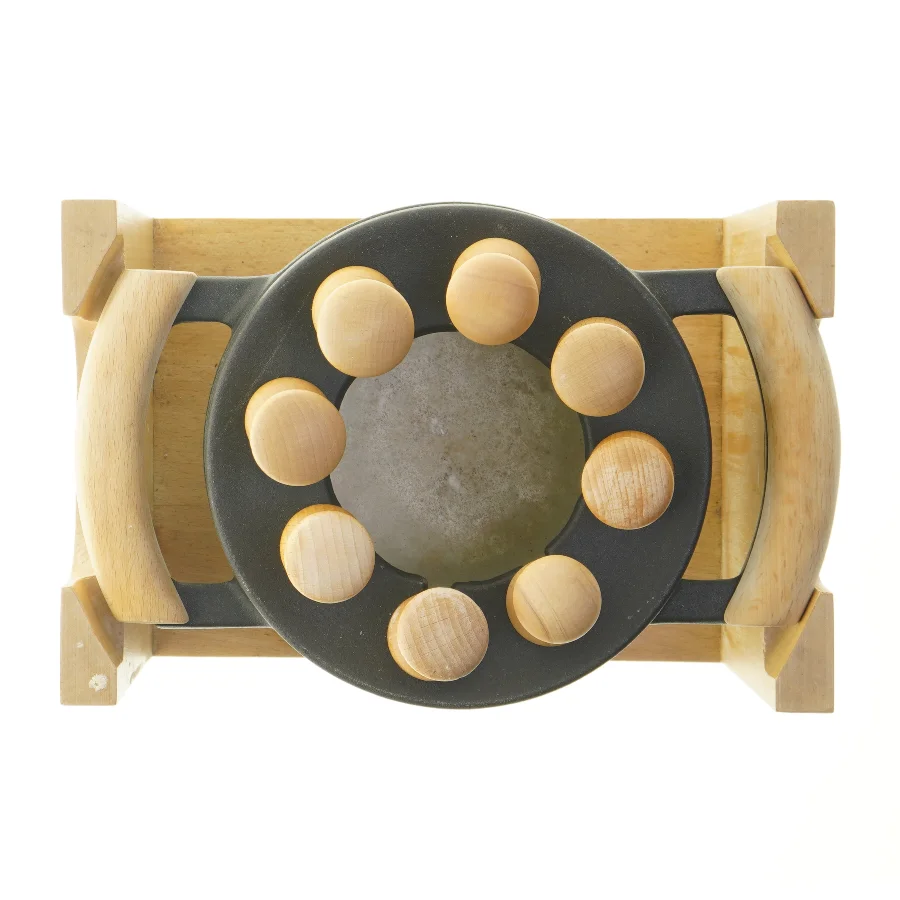 Nissen støbejernsfonduesæt med stativ i bøgetræ (str. 26x17 cm)