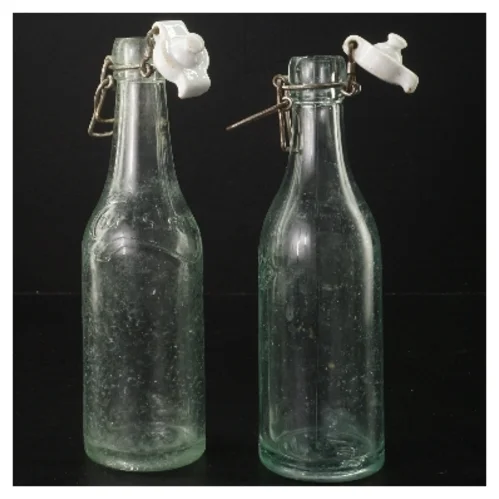 To gamle glasflasker med lukning fra Tuborg (str. 21 cm)